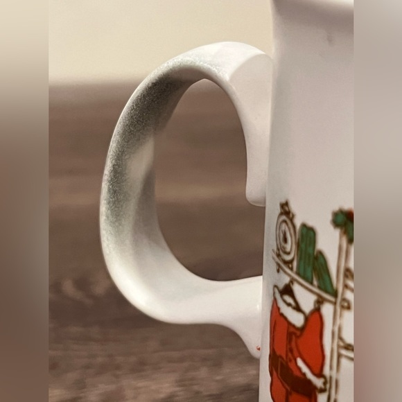 Santa’s Elf Workshop Dunoon Ceramic Christmas Mug. - Picture 4 of 7